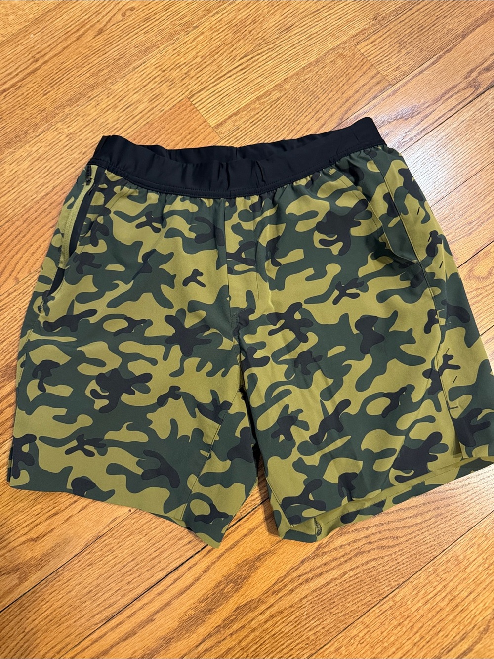 Men’s Ten Thousand short. Camo color. Size medium.